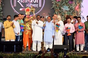 राष्ट्रीय रामायण महोत्सव: मंत्री अमरजीत भगत ने गाया लोकगीत, दिलीप षडंगी ने दी हनुमान चालीसा की प्रस्तुति