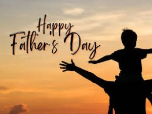 चंदा ने पूछा तारों से तारों ने पूछा हजारों से सबसे प्यारा कौन है पापा मेरे पापा-Happy Father’s Day