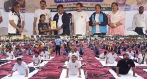 अंतरराष्ट्रीय योग दिवस में कैबिनेट मंत्री हुए शामिल, उत्साह और ऊर्जा के साथ बच्चों से लेकर हर वर्ग के लोग ने किया योग