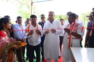 रायपुर : मुख्यमंत्री श्री भूपेश बघेल ने ईटपाल स्थित बीजापुर गारमेंट फैक्ट्री का किया लोकार्पण
