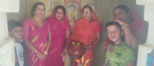 आमापारा के शिव मंदिर में महिलाओ ने तीजा पर्व पर निर्जला व्रत रखकर शिव पार्वती की पूजा की