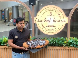 *कोलकाता के नामी बेकर्स  डंकल ब्रौन  रायपुर में कॉफी के साथ चटपटे नमकीन, मिठाईयां ओर बेकर्स आइटम का मजा ले सकेगें।