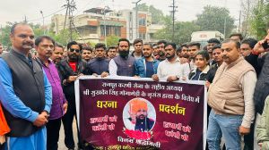 करणी सेना अध्यक्ष सुखदेव सिंह गोगामेड़ी की हत्या पर करणी सेना परिवार ने रायपुर में किया उग्र विरोध प्रदर्शन