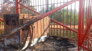 Breaking : नक्सलियों की कायराना करतूत…मोबाइल टॉवर को किया आग के हवाले, कंट्रोल पैनल जलकर खाक