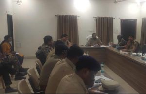 पुलिस महानिरीक्षक रायपुर रेंज कार्यालय में सभी विभागों की हुई महत्वपूर्ण बैठक