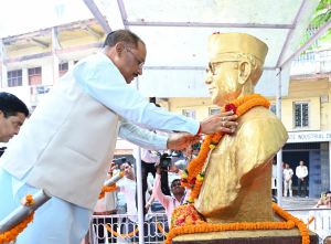 मुख्यमंत्री विष्णु देव साय राजधानी रायपुर स्थित डॉ. खूबचंद बघेल व्यवसायिक परिसर, फूल चौक पहुँचे