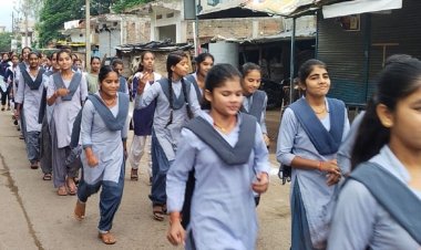 स्वच्छता का संदेश देते हुए दौड़े विद्यार्थी:एसडीएम ने हरी झंडी दिखाकर किया रवाना