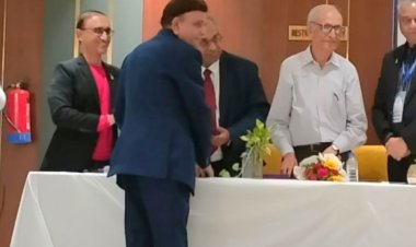 इंदौर के मुद्रा विद्वान का लखनऊ में सम्मान:अवध मुद्रा उत्सव में गिरीश शर्मा आदित्य ने गुप्त काल के सिक्कों की दी जानकारी