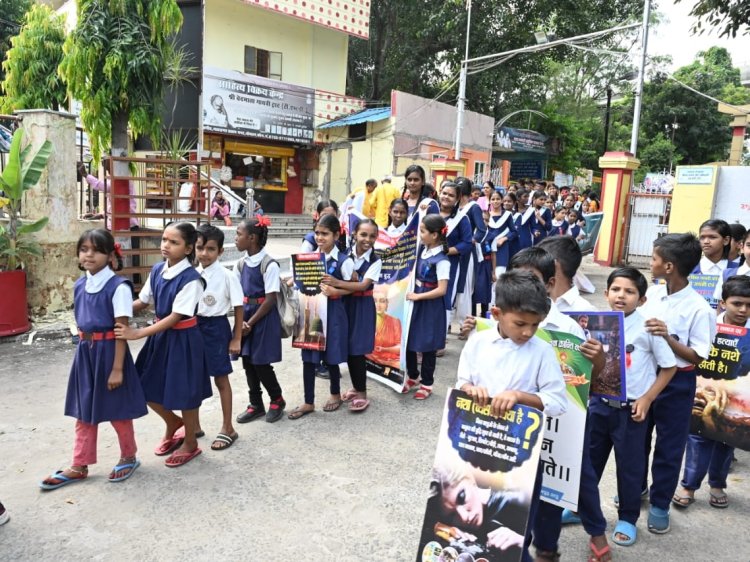 नशा मुक्ति का संदेश देने बच्चों ने बनाई मानव श्रृंखला:गायत्री परिवार भोपाल मद्य निषेध सप्ताह के तहत चला रहा नशा मुक्ति अभियान