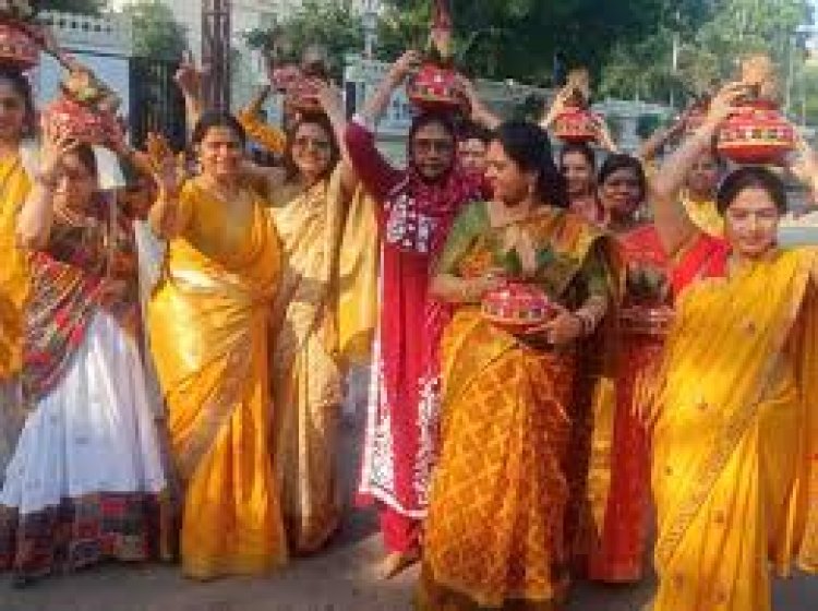 नवरात्रि में गणपति होम:इंदौर में आर्ट ऑफ लिविंग का 3 दिवसीय कार्यक्रम शुरू, चंडी कलश स्थापना से पूर्व निकाली कलश यात्रा