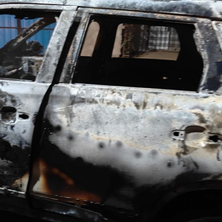 डिंडौरी में प्रभारी राजस्व निरीक्षक की कार में लगाई आग:अज्ञात लोगों के खिलाफ थाने में शिकायत दर्ज