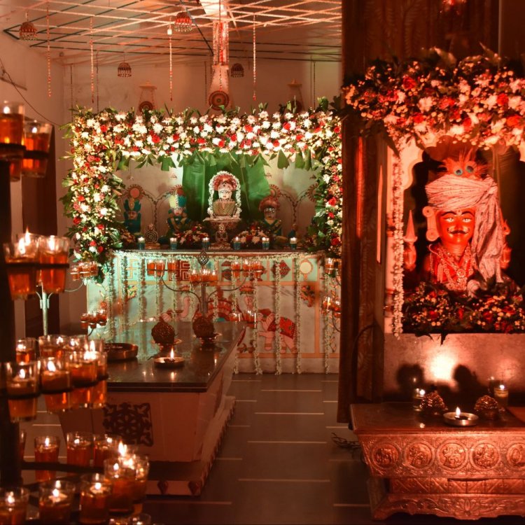 इंदौर में हेम पद्म पंचाह्निका महा महोत्सव:शंखेश्वर जैन मंदिर में सुबह से रात तक चली पूजन, दीप श्रृंगार से जगमगाया मंदिर, देर रात महाआरती