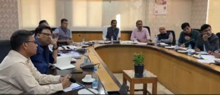 राज्य में अप्रैल 2019 से पूर्व पंजीकृत वाहनों पर एचएसआरपी चिन्ह लगाना अनिवार्य : सर्वोच्च न्यायालय के निर्देश का पालन सुनिश्चित करने परिवहन आयुक्त ने ली वेंडरों की बैठक,छत्तीसगढ़ में मेसर्स रीयल मेजॉन और रोजमेर्टा सेफ्टी एचएसआरपी चिन्ह लगाने अधिकृत