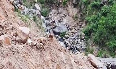 इंडोनेशिया के जावा द्वीप पर भूस्खलन और बाढ़ से 10 लोगों की मौत