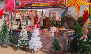 घरों में गाये जा रहे कैरोल सॉग