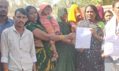 सिलावद में सफाईकर्मियों को नहीं मिल रहा समय पर वेतन:कलेक्टर से लगाई गुहार, बोले- एक दिन के 116 रुपए ही मिलते हैं