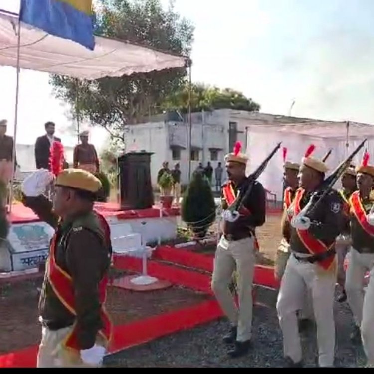 होमगार्ड का 78 व स्थापना दिवस मनाया गया:अच्छा काम करने होमगगार्डस का हुआ सम्मान, कलेक्टर ने ली सलामी