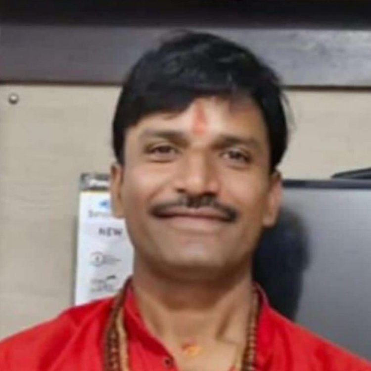 स्कूल कैंपस में फांसी पर मिला स्पोर्ट्स टीचर का शव:पुलिस मान रही आत्महत्या, अधिकारी बोले- आधा घंटे पहले फोन पर किसी से बात कर रहे थे