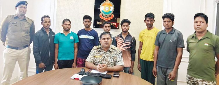 विस्फोटक समेत 7 नक्सली बंदी