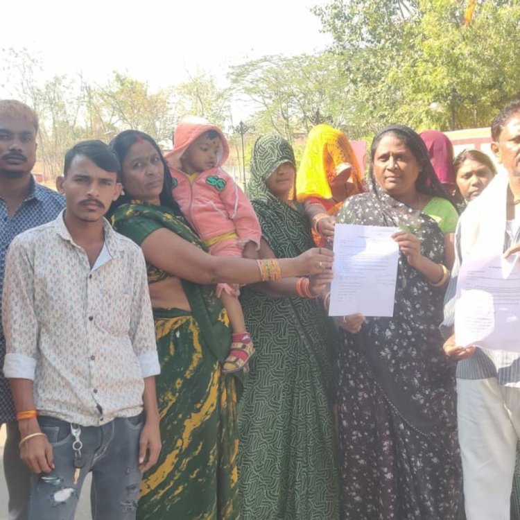 सिलावद में सफाईकर्मियों को नहीं मिल रहा समय पर वेतन:कलेक्टर से लगाई गुहार, बोले- एक दिन के 116 रुपए ही मिलते हैं