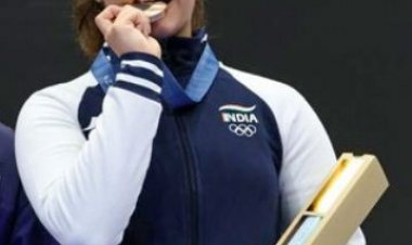 मनु भाकर और गुकेश सहित चार खिलाड़ियों को 'खेल रत्न'