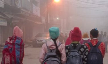 जौरा में सरकारी आदेश की अनदेखी:कड़ाके की ठंड में हो रहा कोचिंग का संचालन; DEO ने कही कार्रवाई की बात