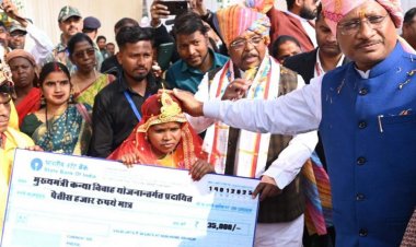 रायपुर : मुख्यमंत्री कन्या विवाह योजना से 300 बेटियां परिणय सूत्र में बंधीर : मुख्यमंत्री साय ने दिया आशीर्वाद
