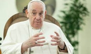 गिरने के कारण पोप फ्रांसिस की बांह में चोट आई