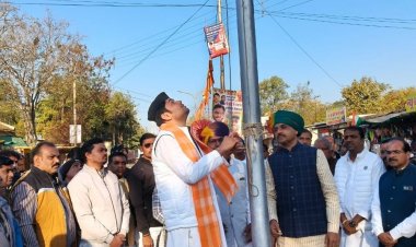 आगर मालवा में गणतंत्र दिवस पर तिरंगा फराया:कलेक्टर-एसपी भी मौजूद रहे, स्कूलों में सांस्कृतिक कार्यक्रम