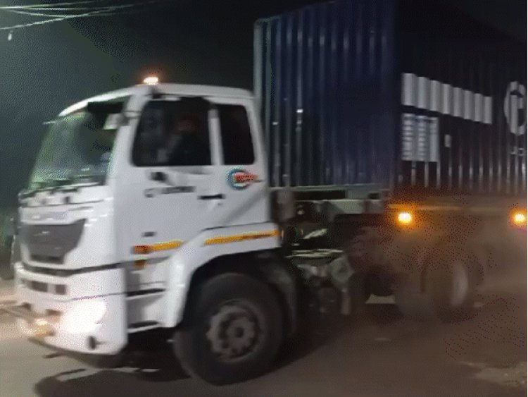 40 साल बाद निकला यूनियन कार्बाइड का जहरीला कचरा:भोपाल से कड़ी सुरक्षा में निकले 12 कंटेनर; पीथमपुर तक बना 250km का ग्रीन कॉरिडोर