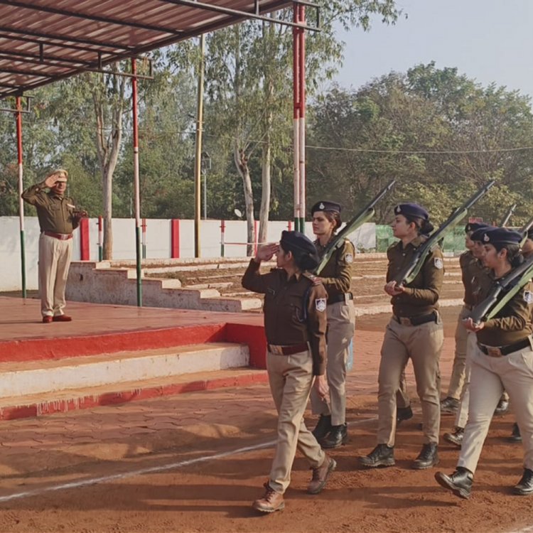 15 प्लाटून कर रहे गणतंत्र दिवस परेड की रिहर्सल:गुना में परेड ग्राउंड पर कलेक्टर फहराएंगे राष्ट्रीय ध्वज