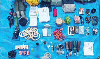 तुगरेल के जंगल से नक्सलियों के आईईडी बनाने का सामान व उपकरण बरामद