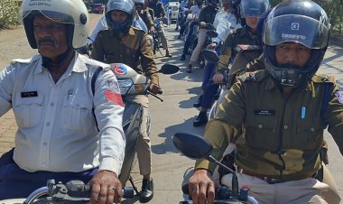 साइबर ठगी से बचाव के लिए जागरूकता रैली निकाली:सेफ क्लिक अभियान के तहत एसपी ने दिखाई हरी झंडी, मुख्य बाजार से होकर गुजरी