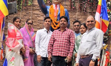 बाबा साहेब डॉ भीमराव अंबेडकर  की जयंती पर अम्बेडकर चौक  स्थित प्रतिमा में पुष्प अर्पित कर भाजपा के जनप्रतिनिधियों एवम कार्यकर्ताओं के साथ नमन किया।