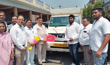 कैबीनेट मंत्री श्री देवांगन ने  प्रधानमंत्री मत्स्य संपदा योजना अंतर्गत मत्स्य कृषक को पिकअप वाहन किया प्रदाय