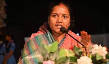 महिला एवं बाल विकास विभाग ने बालोद जिले के जिला कार्यक्रम अधिकारी  किशन टंडन क्रांति को कर्तव्यों में घोर लापरवाही और विभागीय योजनाओं के संचालन में गंभीर अनियमितताओं के कारण तत्काल प्रभाव से निलंबित कर दिया है।