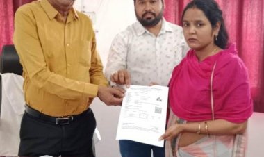 सुशासन तिहार 2025 : सुशासन तिहार में श्रीमती भारती देवांगन को मिला तत्काल श्रमिक कार्ड