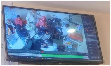 पुलिसवाला मोबाइल चोर : ग्राहक सेवा केंद्र में पहले चार्ज लगाने कहा, फिर शातिराना अंदाज में कर दिया पार….