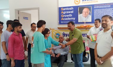 दिव्यांग बच्चों को स्टेशनरी का वितरण- कन्हैया...