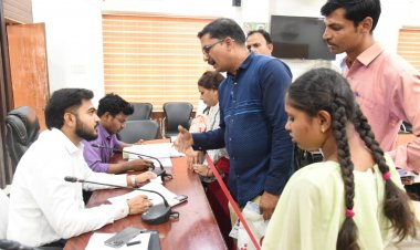 शिक्षा के अधिकार अधिनियम के तहत स्कूल में प्रवेश दिलाने अभिभावक ने जनदर्शन में लगाई गुहार