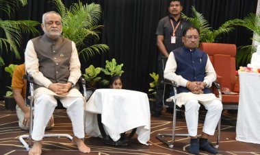 मुख्यमंत्री  विष्णुदेव साय ने हार्टफुलनेस योगाश्रम में योगगुरु  कमलेश पटेल से की भेंट : ‘मनोयोग’ कार्यक्रम में शामिल होकर नागरिकों के साथ किया मौन योग अभ्यास