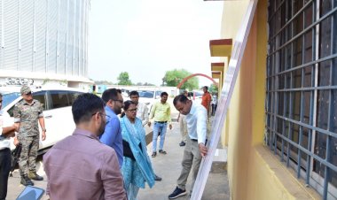 कलेक्टर ने मक्का प्रसंस्करण प्लांट और केन्द्रीय विद्यालय भवन का किया निरीक्षण