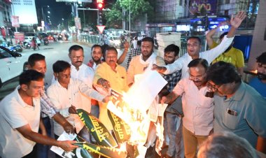 पहलगाम के अत्यंत दुखदायी घटना के खिलाफ पाकिस्तान ,आतंकवाद और आतंकवादियों का चित्र के साथ  पाकिस्तान का नक्शा जयस्तंभ चौक पर जलाया गया ।