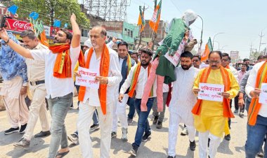 भनपुरी मंडल रायपुर द्वारा प्रदर्शन कर पाकिस्तान एवं आतंकवाद का पुतला दहन किया गया साथ ही मृतकों की आत्मा की शांति एवं घायलों के शीघ्र स्वस्थ होने के लिए प्रार्थना की गई