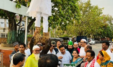 पहलगाम आतंकी घटना के विरोध में मुस्लिम राष्ट्रीय मंच ने किया पुतला दहन