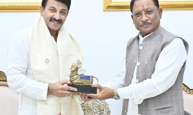 मुख्यमंत्री विष्णु देव साय से सांसद मनोज तिवारी ने की सौजन्य भेंट