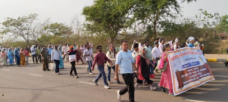 सरकार के अनदेखी से आहत अनियमित कर्मचारी जंगी प्रदर्शन  कर मुख्यमंत्री निवास घेराव के लिए निकला