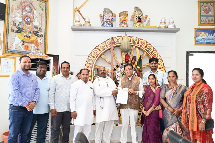 विधायक डॉ.सम्पत अग्रवाल ने श्री खोलबाहरा निराला को किये जनपद पंचायत विधायक प्रतिनिधि नियुक्त