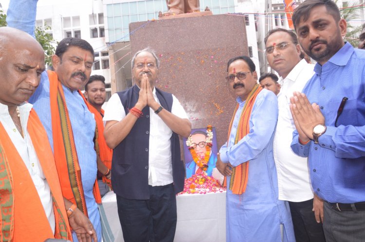 "भारतीय जनता पार्टी की सरकार ने डॉ. बाबा साहब अंबेडकर को भारत रत्न देकर उन्हें यथोचित सम्मान दिया।