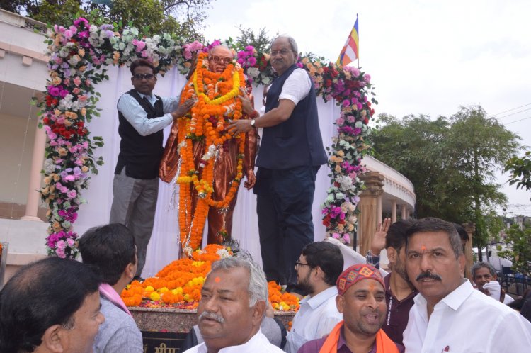 "भारतीय जनता पार्टी की सरकार ने डॉ. बाबा साहब अंबेडकर को भारत रत्न देकर उन्हें यथोचित सम्मान दिया।